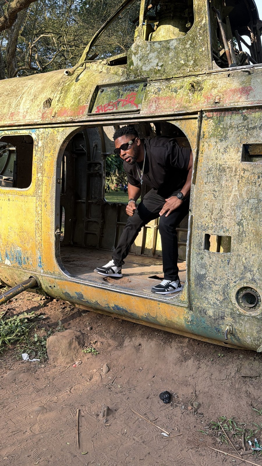 Traveler at the helicopter wreck, Accra