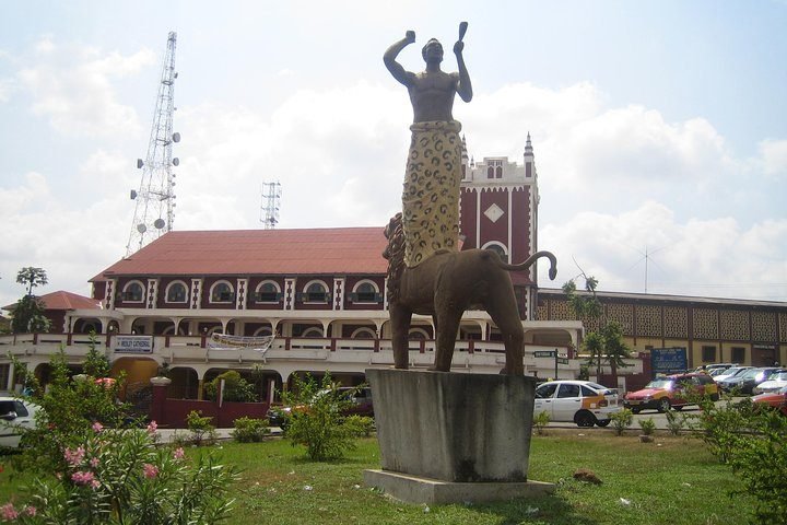 Kumasi & Ashanti Region — heritage statue
